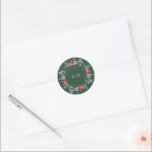 Utandningsmonogram för botaniska Blommigtar Runt Klistermärke<br><div class="desc">Elegant Vattenfärg Vinterutandning av botaniska blommigtar,  monogramdekal i grönt.</div>