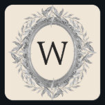 Utandningsmonogram för fektiös Helgdag Grått Löv-  Fyrkantigt Klistermärke<br><div class="desc">Festila klistermärken med ett segeroriskt foto från silver ram,  med en andedräkt av silvret grått löv på en elfenbensbakgrund. Lägg helt enkelt till ditt eget monogram till den här eleganten. Matchningsprodukter som inbjudningar,  klistermärken och party finns i vår butik. Kontakta oss genom butiken om du behöver hjälp.</div>