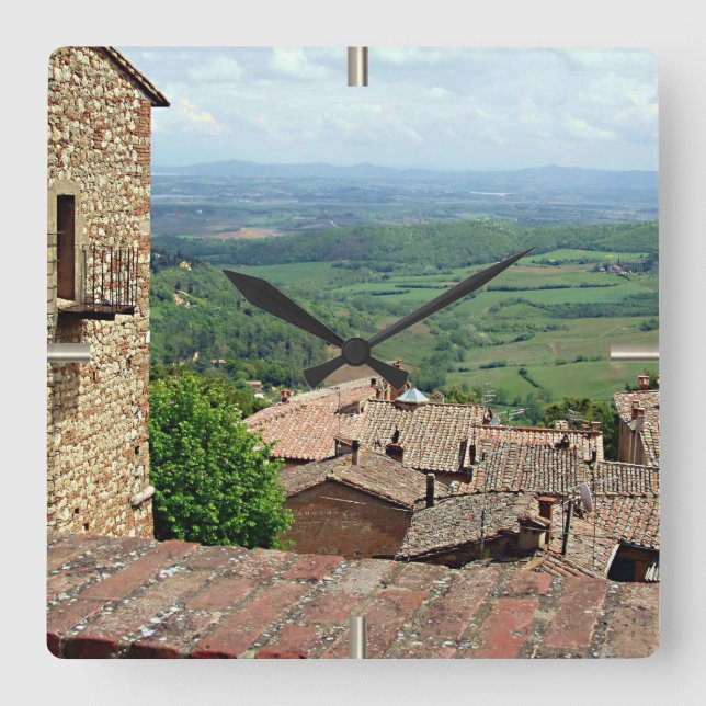 Utanför taket 1 fyrkantig klocka (Framsida)