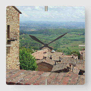 Utanför taket 1 fyrkantig klocka