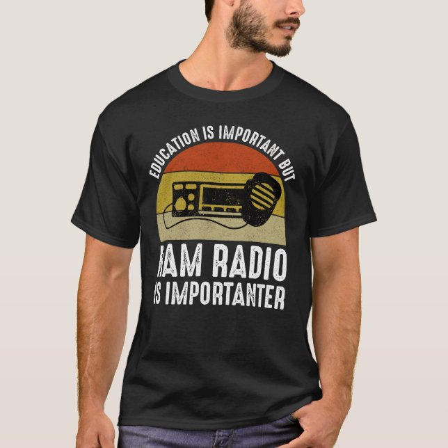 Utbildning är viktig - Ham Radio är viktigt T Shirt (Framsida)