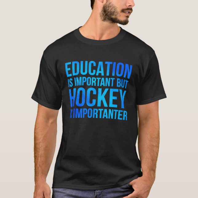 Utbildning är viktig, men hockey är viktig H T Shirt (Framsida)