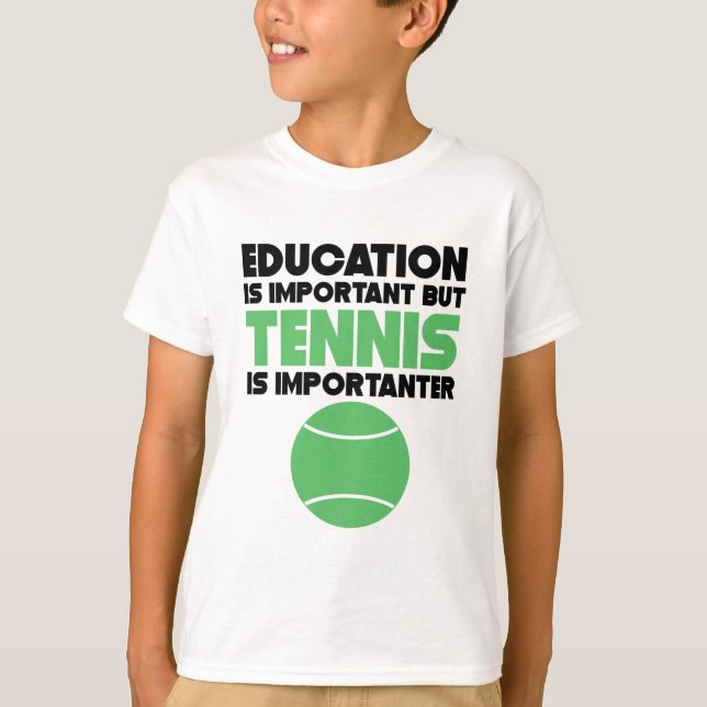 Utbildning är viktig, men tennis är Importanter T Shirt (Framsida)