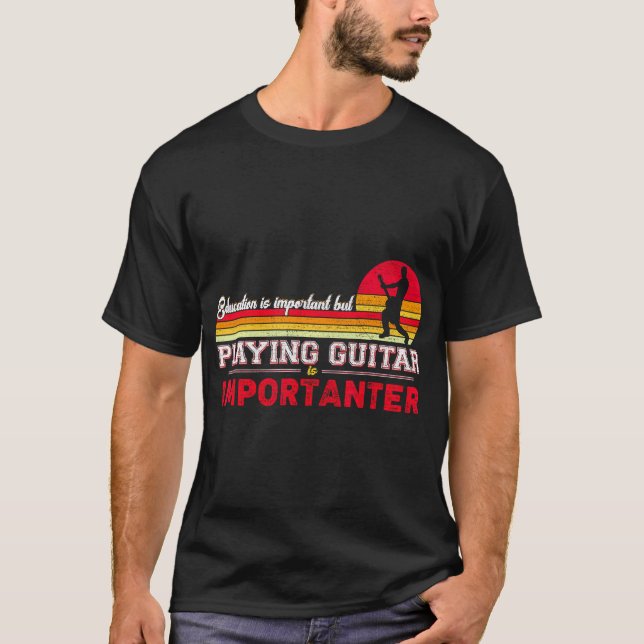 Utbildning är viktigt, men att spela gitarr är vik t shirt (Framsida)
