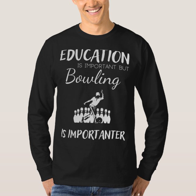Utbildning är viktigt men bowling är viktigare  t shirt (Framsida)