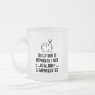 Utbildning är viktigt, men bowling är viktigt. frostad glasmugg