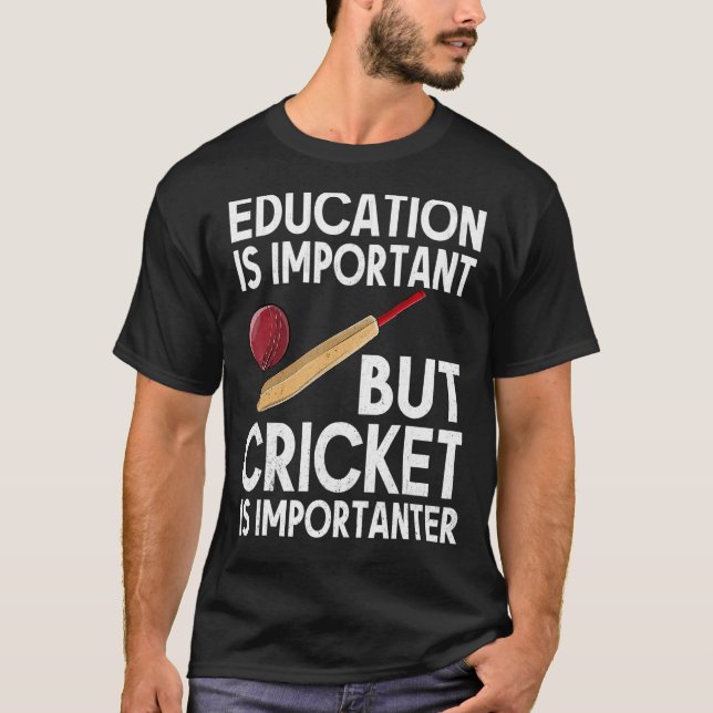 Utbildning är viktigt, men Cricket är viktigt T Shirt (Framsida)