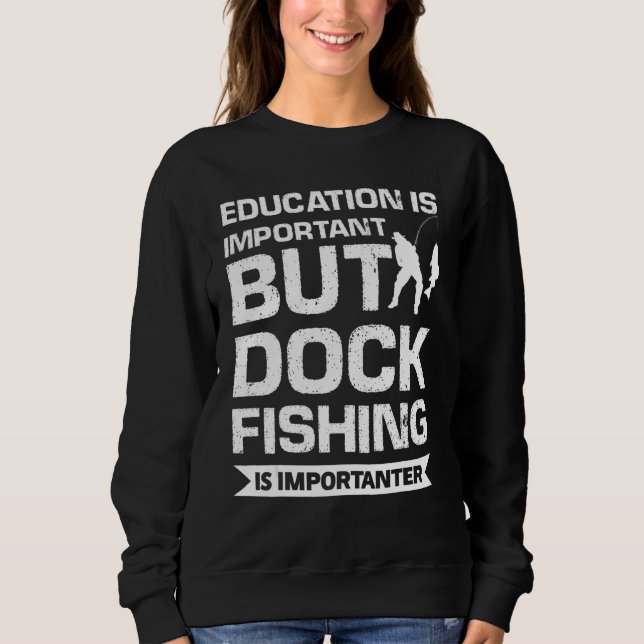 Utbildning är viktigt, men dockfiske är viktigt t shirt (Framsida)