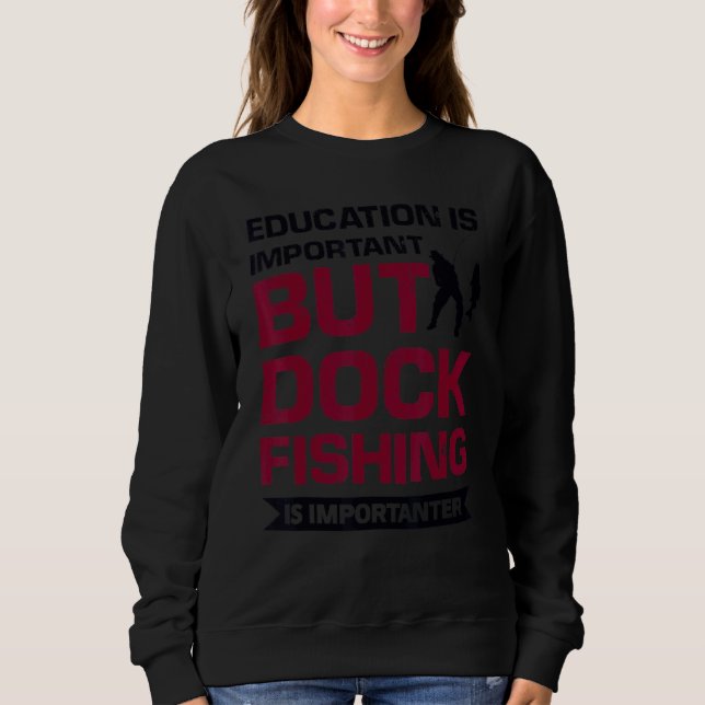 Utbildning är viktigt, men dockfiske är viktigt t shirt (Framsida)