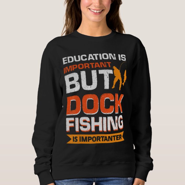 Utbildning är viktigt, men dockfiske är viktigt t shirt (Framsida)