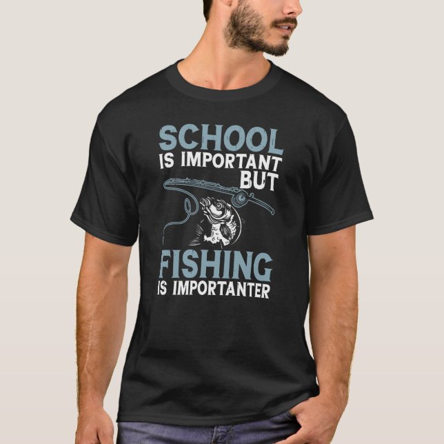 Utbildning är viktigt, men fiske är viktigt t shirt (Framsida)