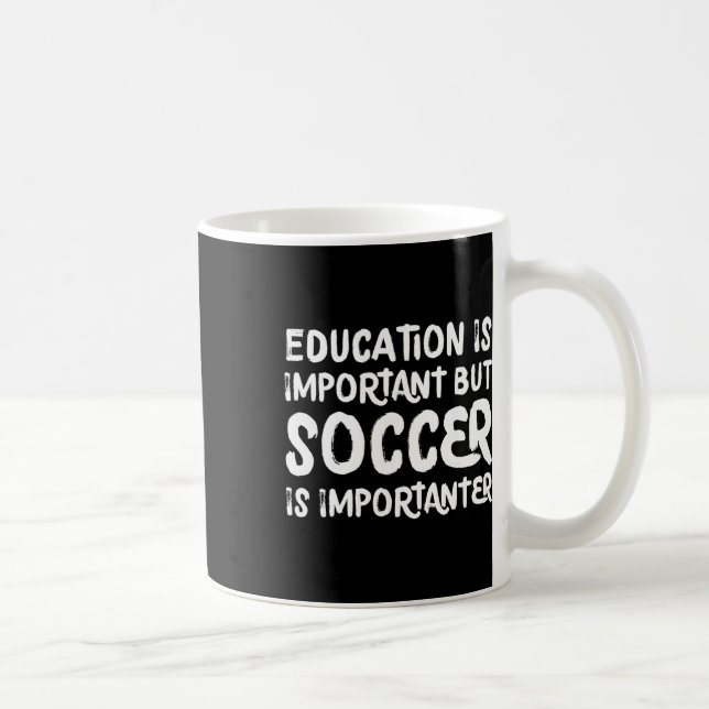 Utbildning är viktigt men fotboll är viktigare F Kaffemugg (Höger)