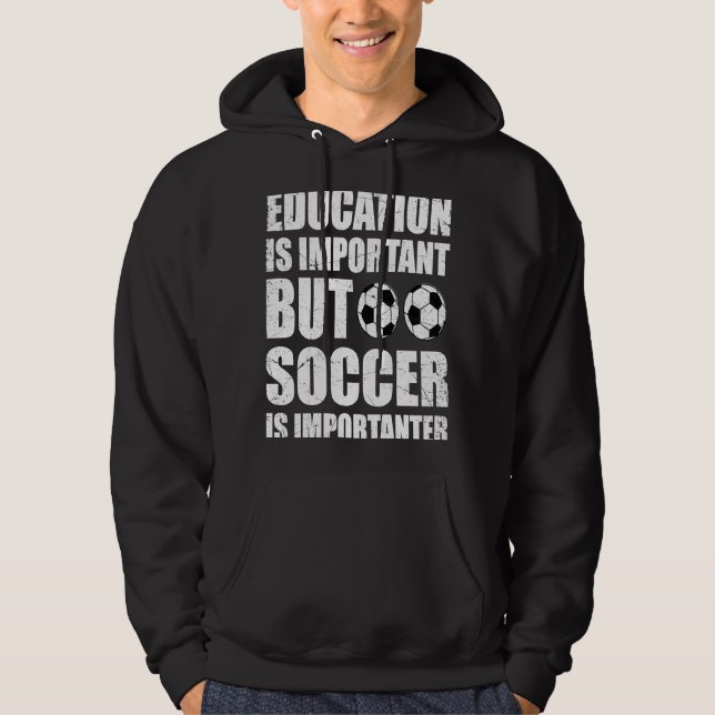 Utbildning är viktigt, men fotbollen är viktig hoodie (Framsida)