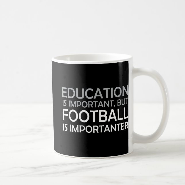 Utbildning är viktigt, men fotbollen är viktig kaffemugg (Höger)