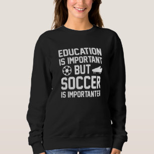 Utbildning är viktigt, men fotbollen är viktig t shirt