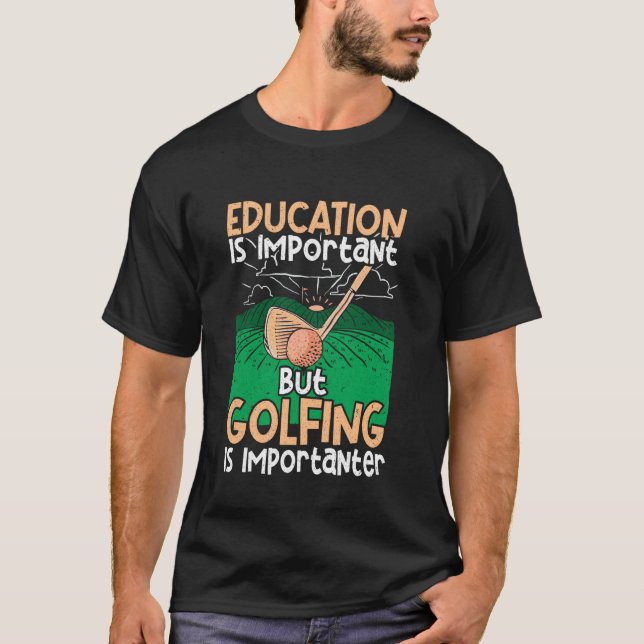 Utbildning är viktigt men golf är viktigare t shirt (Framsida)
