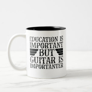Utbildning är viktigt, men Guitar är viktigt Två-Tonad Mugg