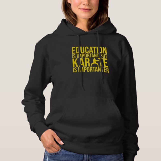 Utbildning är viktigt men karate är viktigare F T Shirt (Framsida)