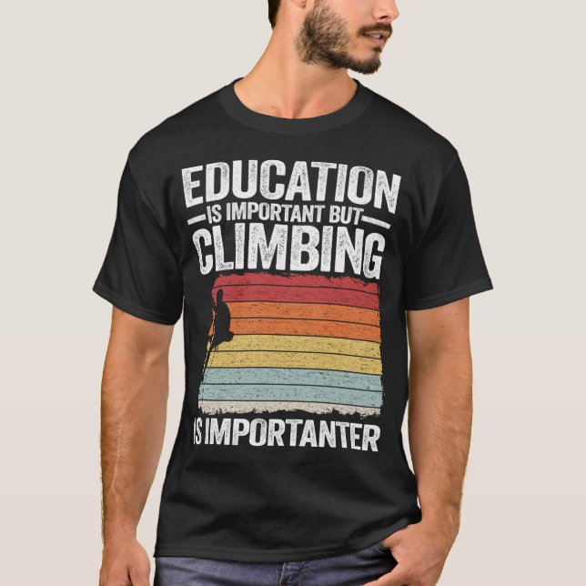 Utbildning är viktigt men klättring är viktigare t shirt (Framsida)