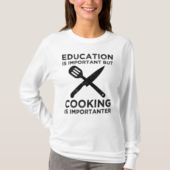Utbildning är viktigt, men kokning är viktigt t shirt (Framsida)