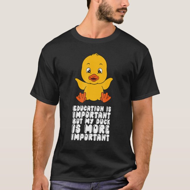 Utbildning är viktigt, men mitt Anka är viktigare T Shirt (Framsida)