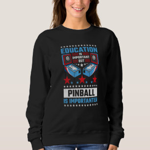 Utbildning är viktigt, men Pinball är viktigt T Shirt