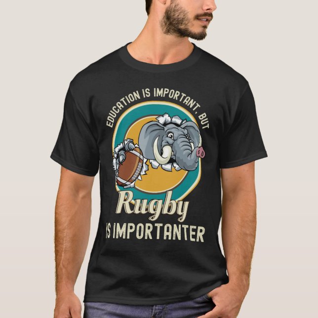Utbildning är viktigt, men Rugby är viktigt T Shirt (Framsida)