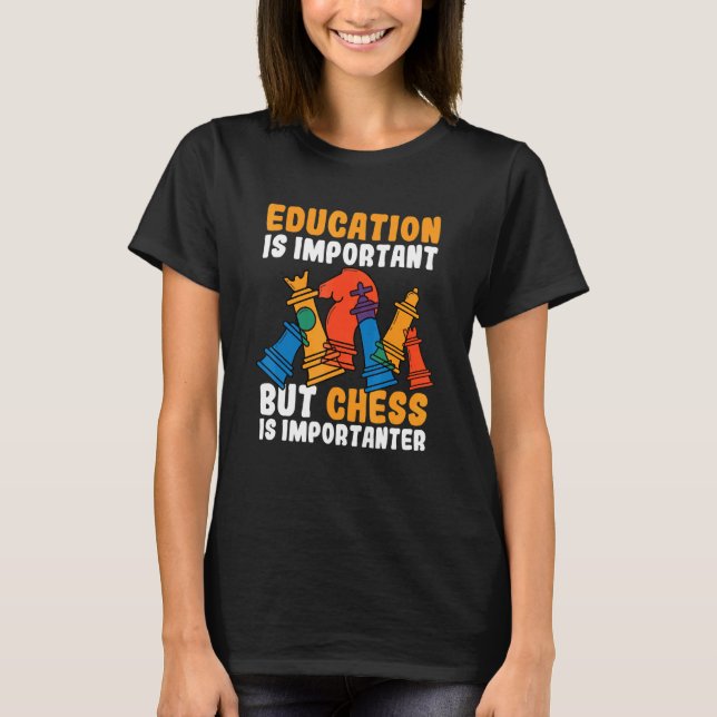 Utbildning är viktigt, men schack är viktigt. t shirt (Framsida)