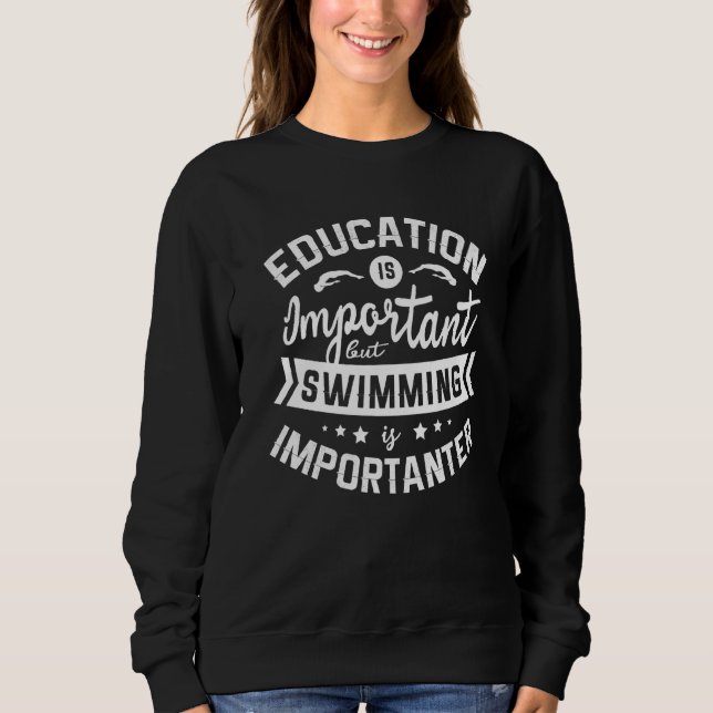 Utbildning är viktigt, men simning är viktigt t shirt (Framsida)
