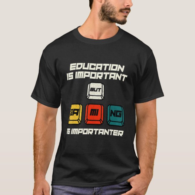 Utbildning är viktigt, men spel är viktigt G T Shirt (Framsida)