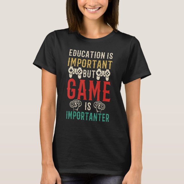 Utbildning är viktigt, men spel är viktigt G T Shirt (Framsida)