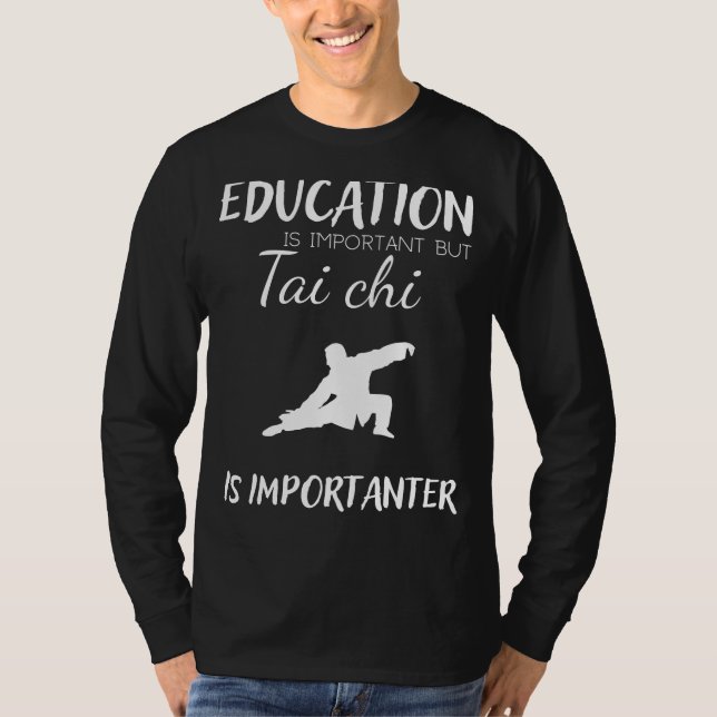 Utbildning är viktigt, men Tai Chi är viktig T Shirt (Framsida)