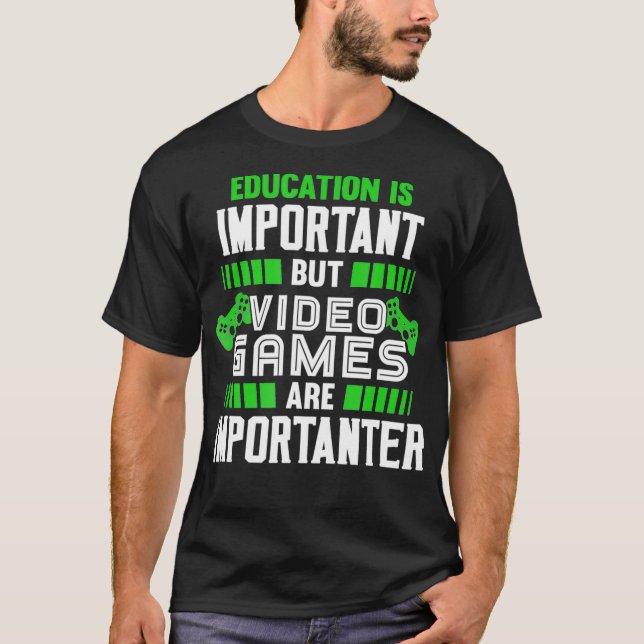Utbildning är viktigt, men videospel är viktiga t shirt (Framsida)