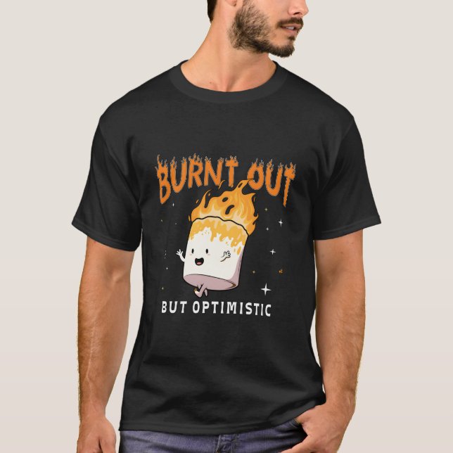 Utbränd Men Optimistisk Citat Humor Citat T Shirt (Framsida)