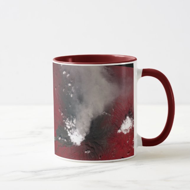 Utbrott vid Mount Merapi, Indonesien Keramikkopp Mugg (Höger)