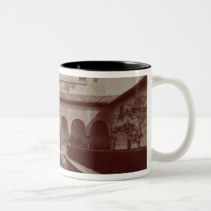 Uteplats de los Arrayanes, Alhambra, c.1875-80 Två-Tonad Mugg