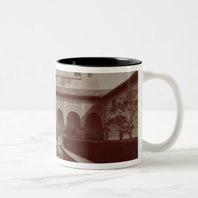 Uteplats de los Arrayanes, Alhambra, c.1875-80 Två-Tonad Mugg (Höger)