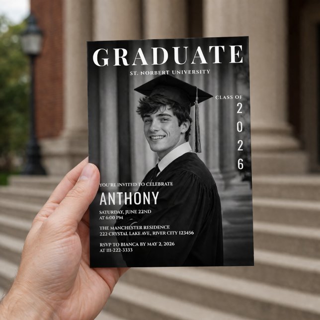 Utexamineringsfoto inbjudan för honom (Elegant black and white graduation invite with a clean modern layout and photo design for him.)