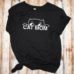 Utformade kvinnor med lätt design, svart kattlover t shirt<br><div class="desc">Visa din kärlek för katt genom att bära den här söta,  enkla designen av en svart katt som gömmer och tittar ut ovanför textkatten mamma! Gör också en roligt till vilken kattälskare som helst mamma!</div>