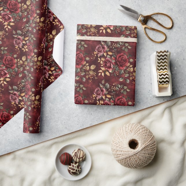 Utformning av Red and Guld Blommigt med Boho Water Presentpapper (Hantverk)