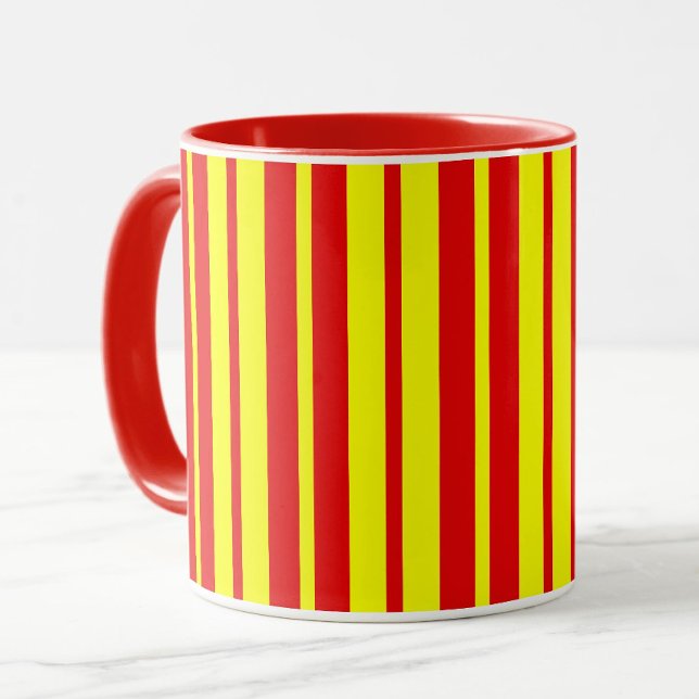 Utformning av Red and Gult Rand Mugg (Skapare uppladdad)