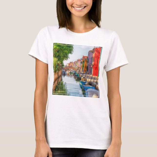 Utforska Buranos livfulla charm T Shirt (Framsida)