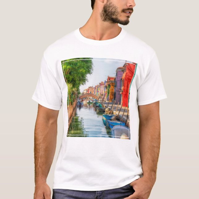 Utforska Buranos livfulla charm T Shirt (Framsida)