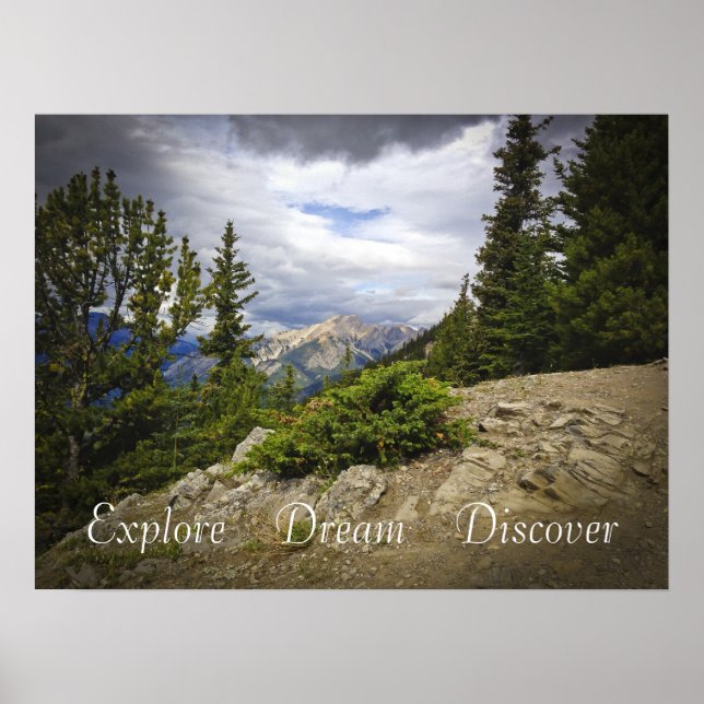 Utforska Dream Discover Scenia Mountain Hiking Poster (Framsidan)