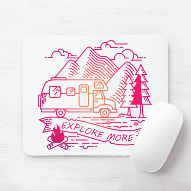 Utforska mer Rosa Camper Van Mountain Nature Älska Musmatta (Med mus)