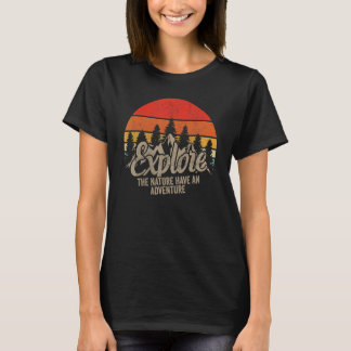 Utforska naturen har en Äventyr Retro-skogshämtnin T Shirt