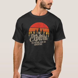 Utforska naturen har en Äventyr Retro-skogshämtnin T Shirt