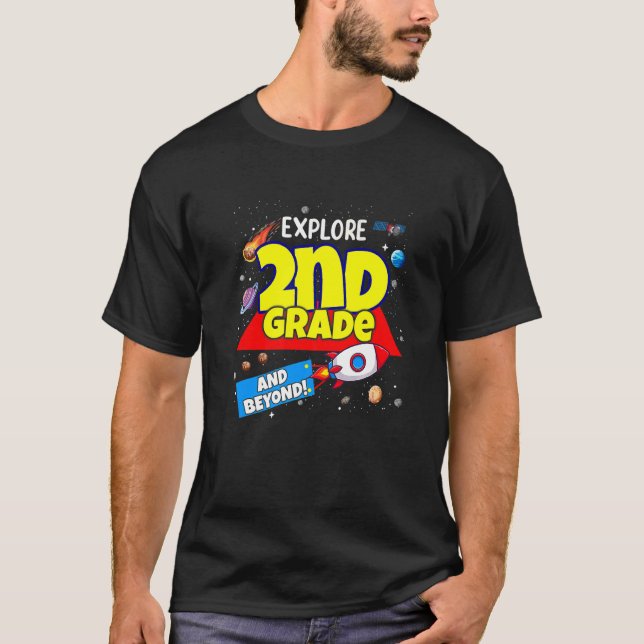 Utforska och gå längre än andra Klass Back to scho T Shirt (Framsida)