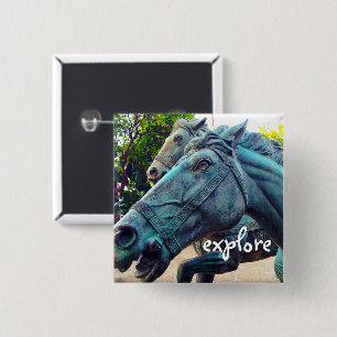 Utforska skriptturkos Horses Antique Statue Knapp