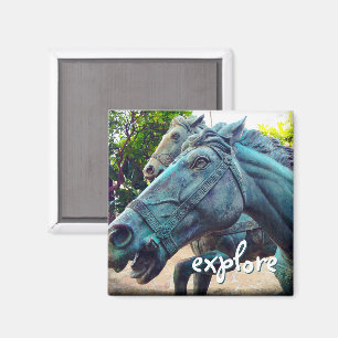 Utforska skriptturkos Horses Antique Statue Magnet